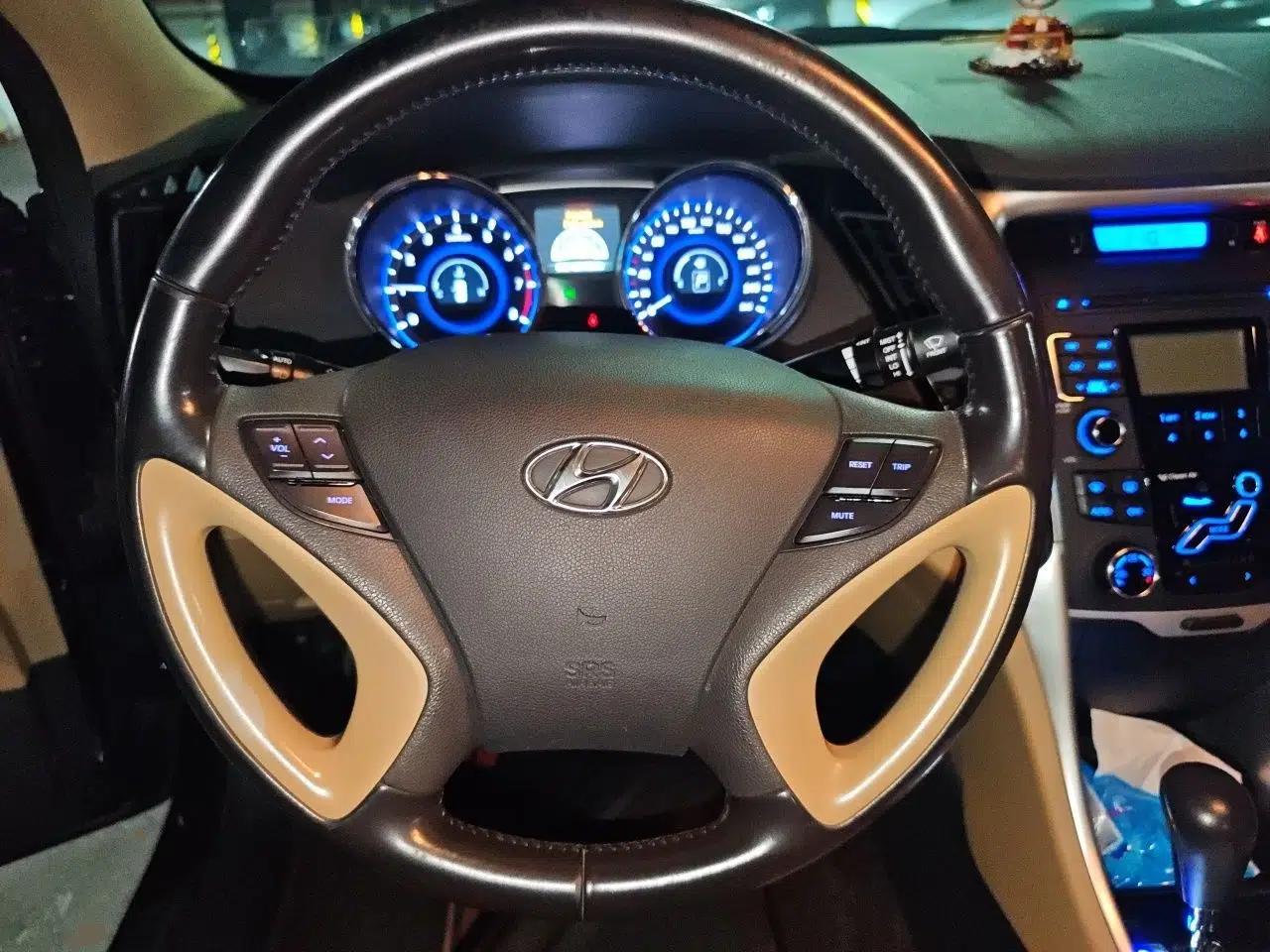 Hyundai Sonata 2013 2.0L Automatic Luxury Edition — миниатюра 11