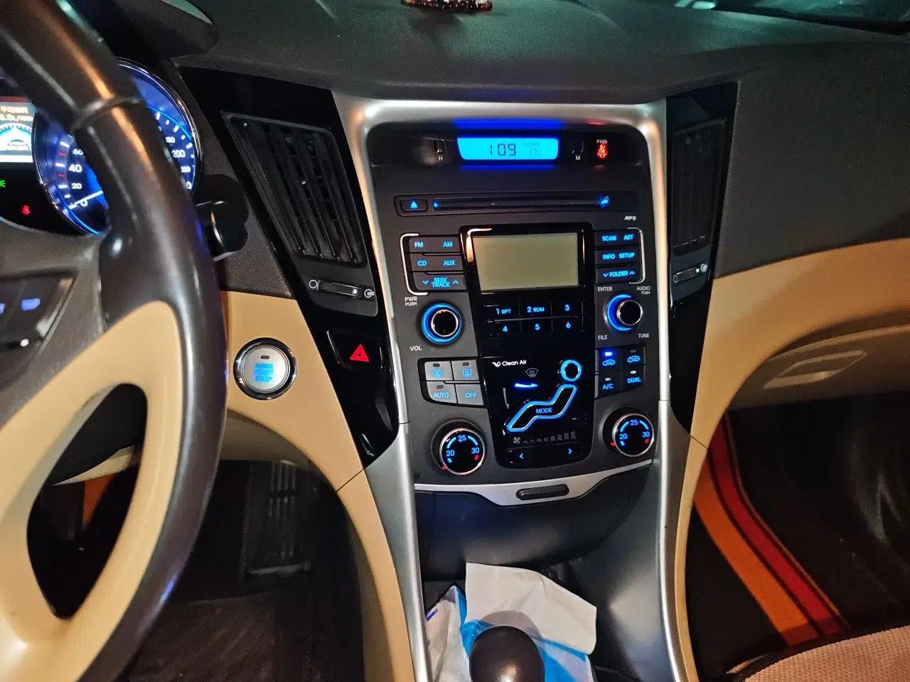 Hyundai Sonata 2013 2.0L Automatic Luxury Edition — миниатюра 14
