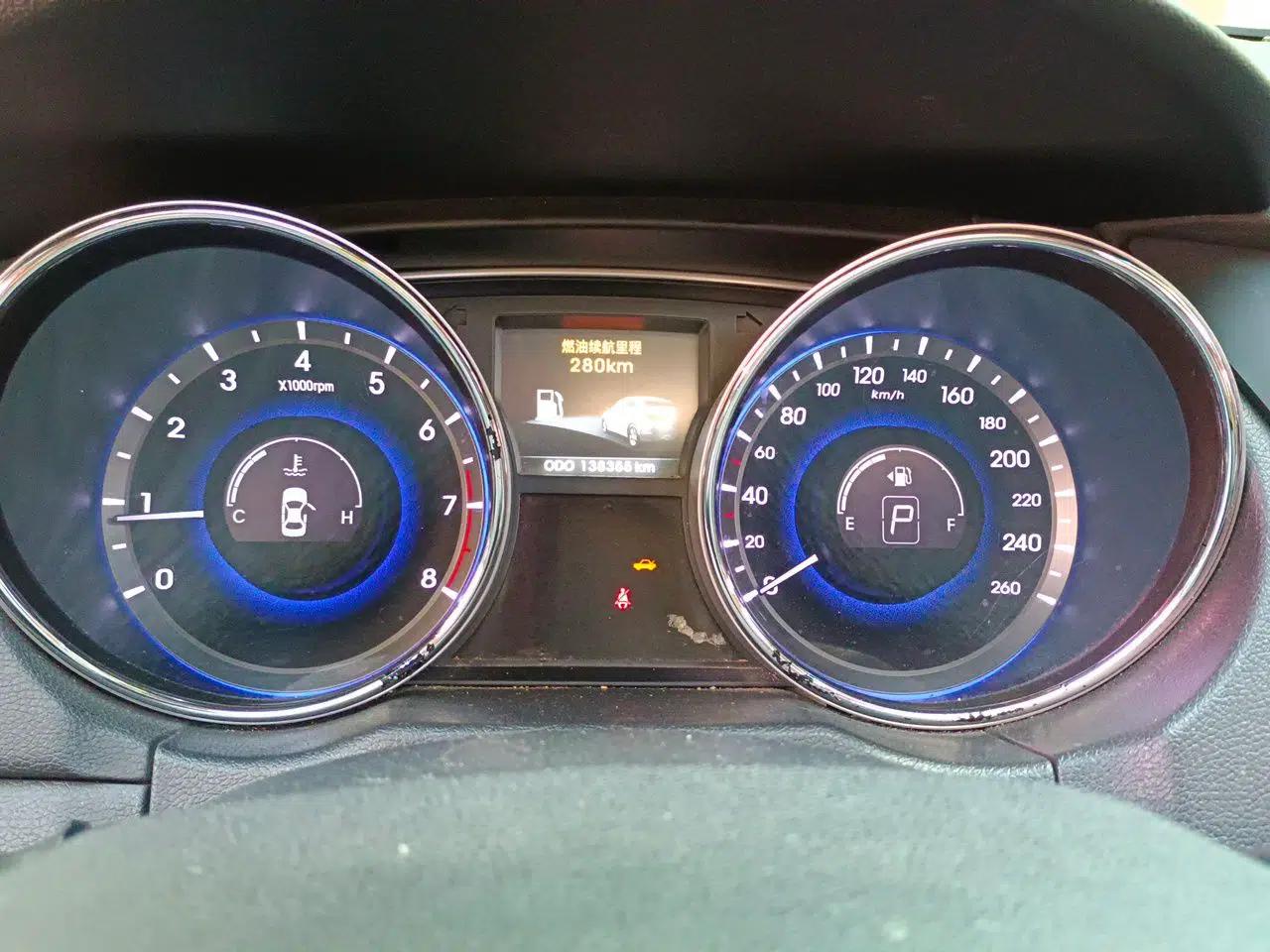 Hyundai Sonata 2013 2.0L Automatic Leading Edition — миниатюра 12