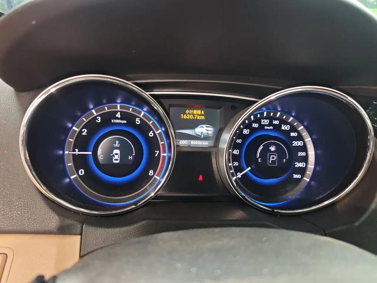Hyundai Sonata 2011 2.0L Automatic Prestige Edition — миниатюра 13