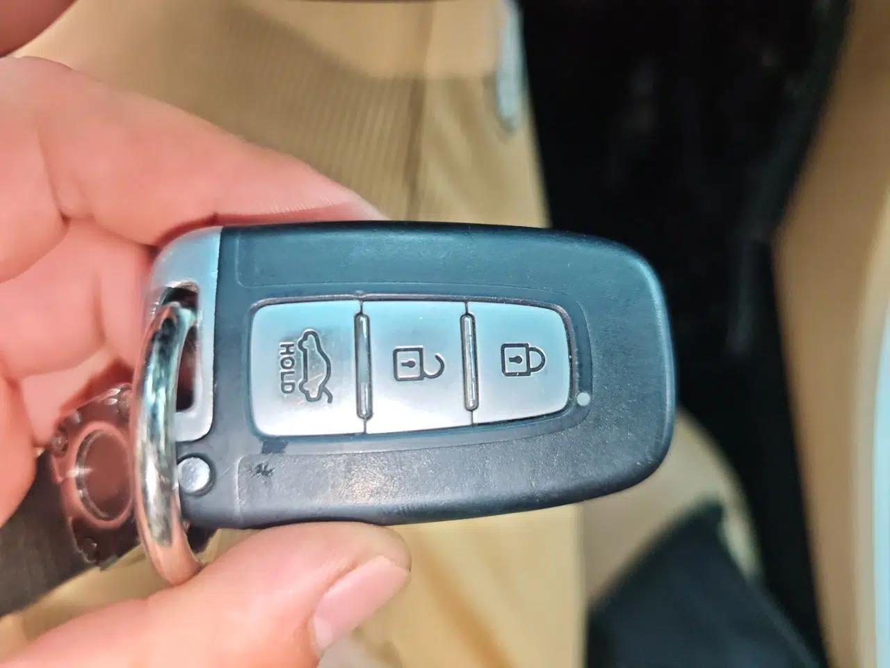 Hyundai Sonata 2011 2.0L Automatic Prestige Edition — миниатюра 9