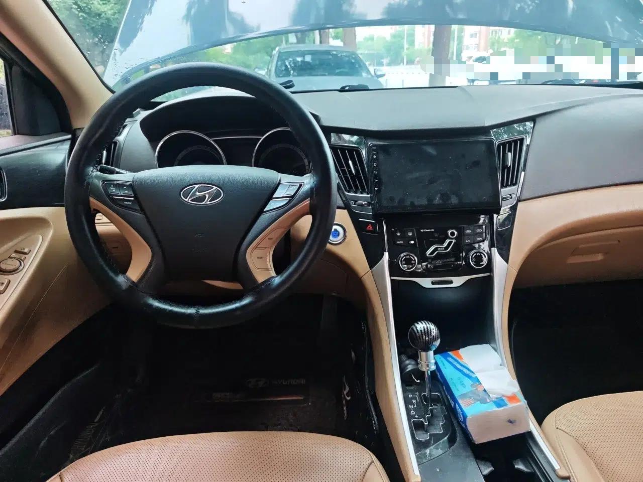 Hyundai Sonata 2011 2.0L Automatic Prestige Edition — миниатюра 10