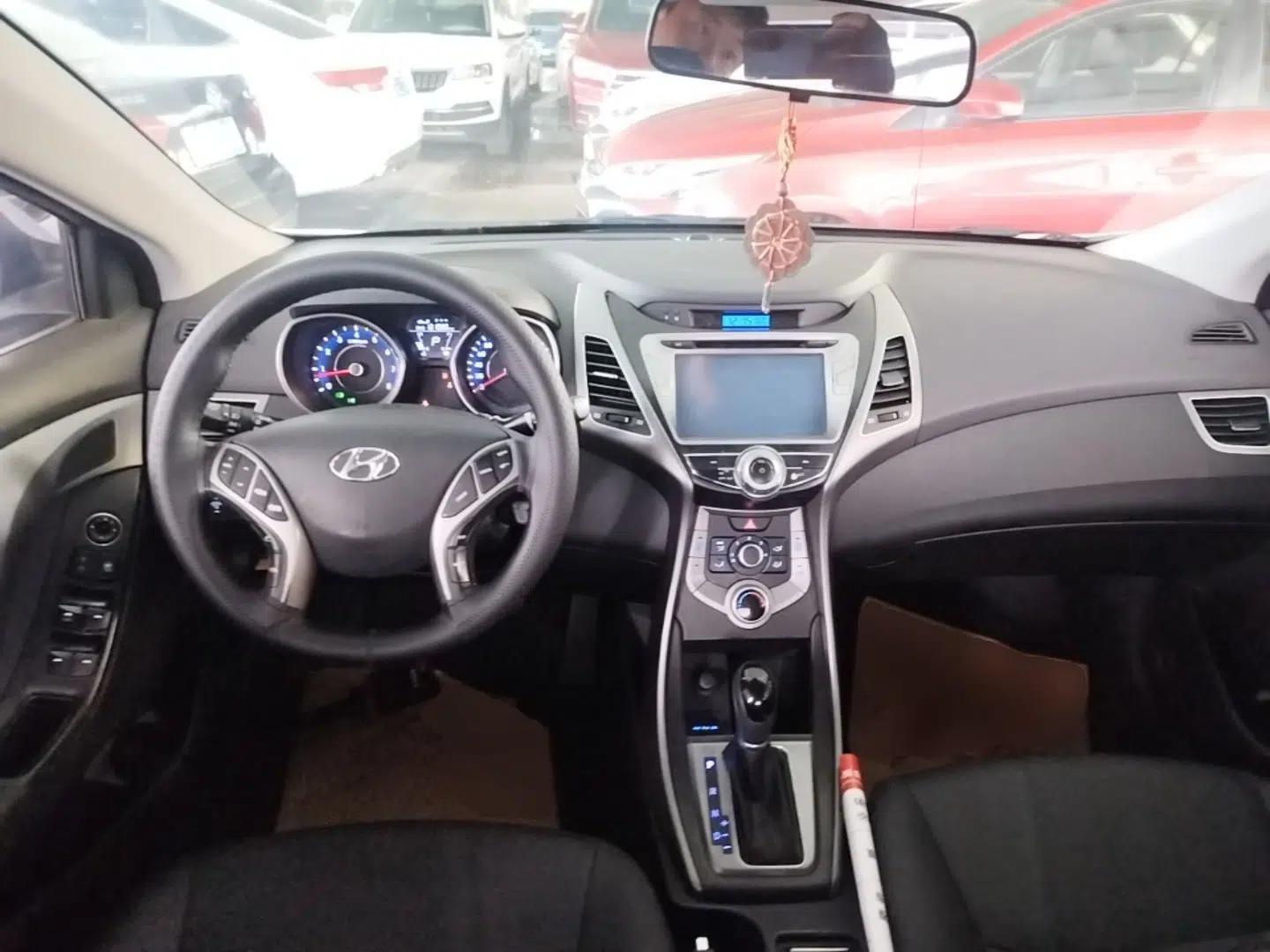 Hyundai Elantra (5th Generation / Langdong) 2015 1.6L Automatic Fashion Model — миниатюра 13