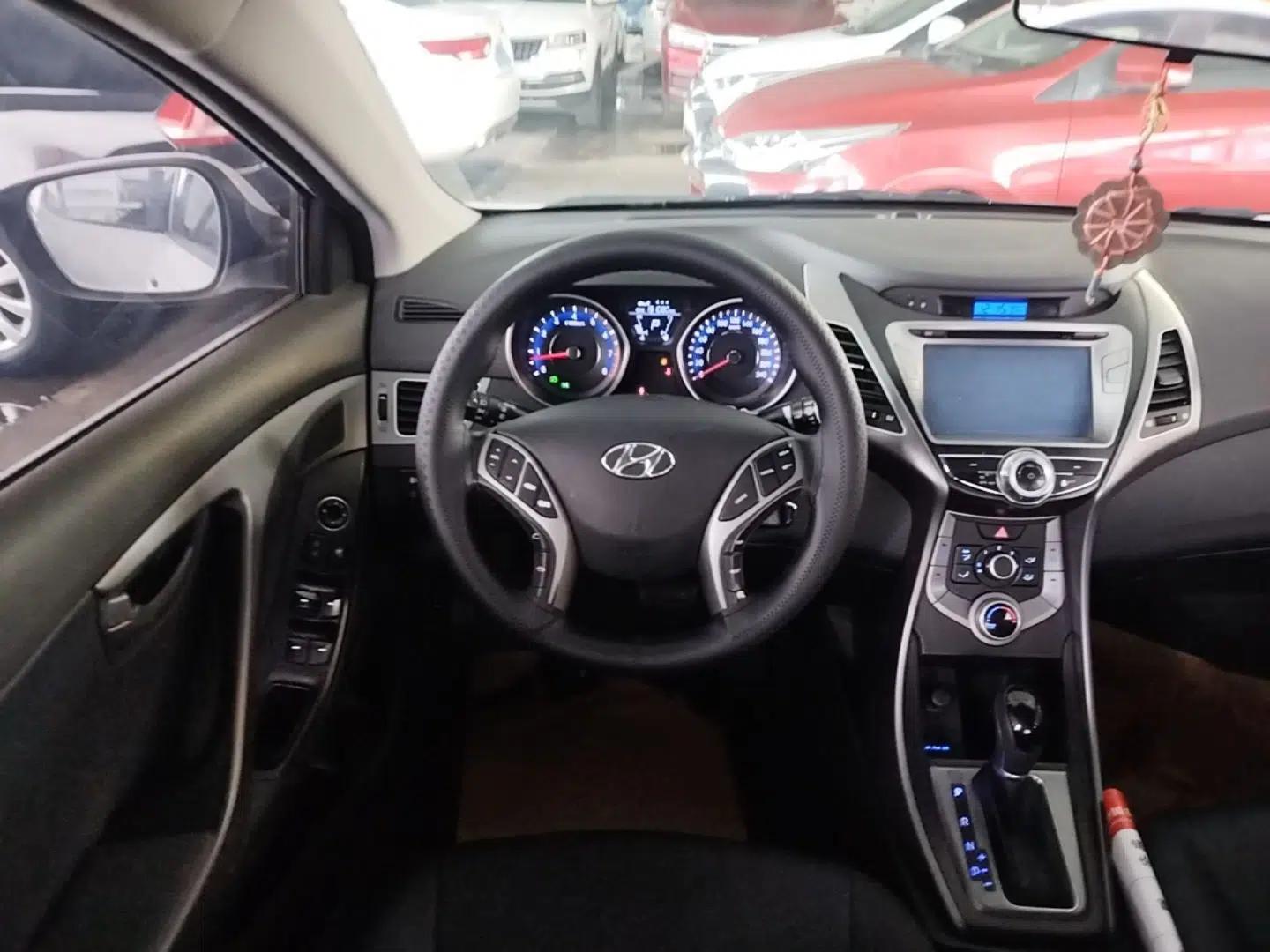 Hyundai Elantra (5th Generation / Langdong) 2015 1.6L Automatic Fashion Model — миниатюра 14