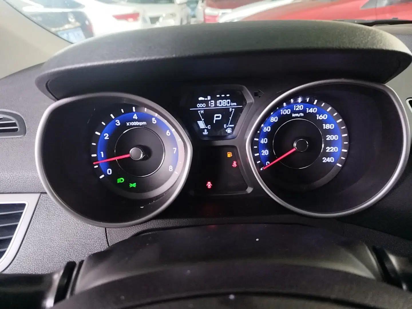 Hyundai Elantra (5th Generation / Langdong) 2015 1.6L Automatic Fashion Model — миниатюра 15