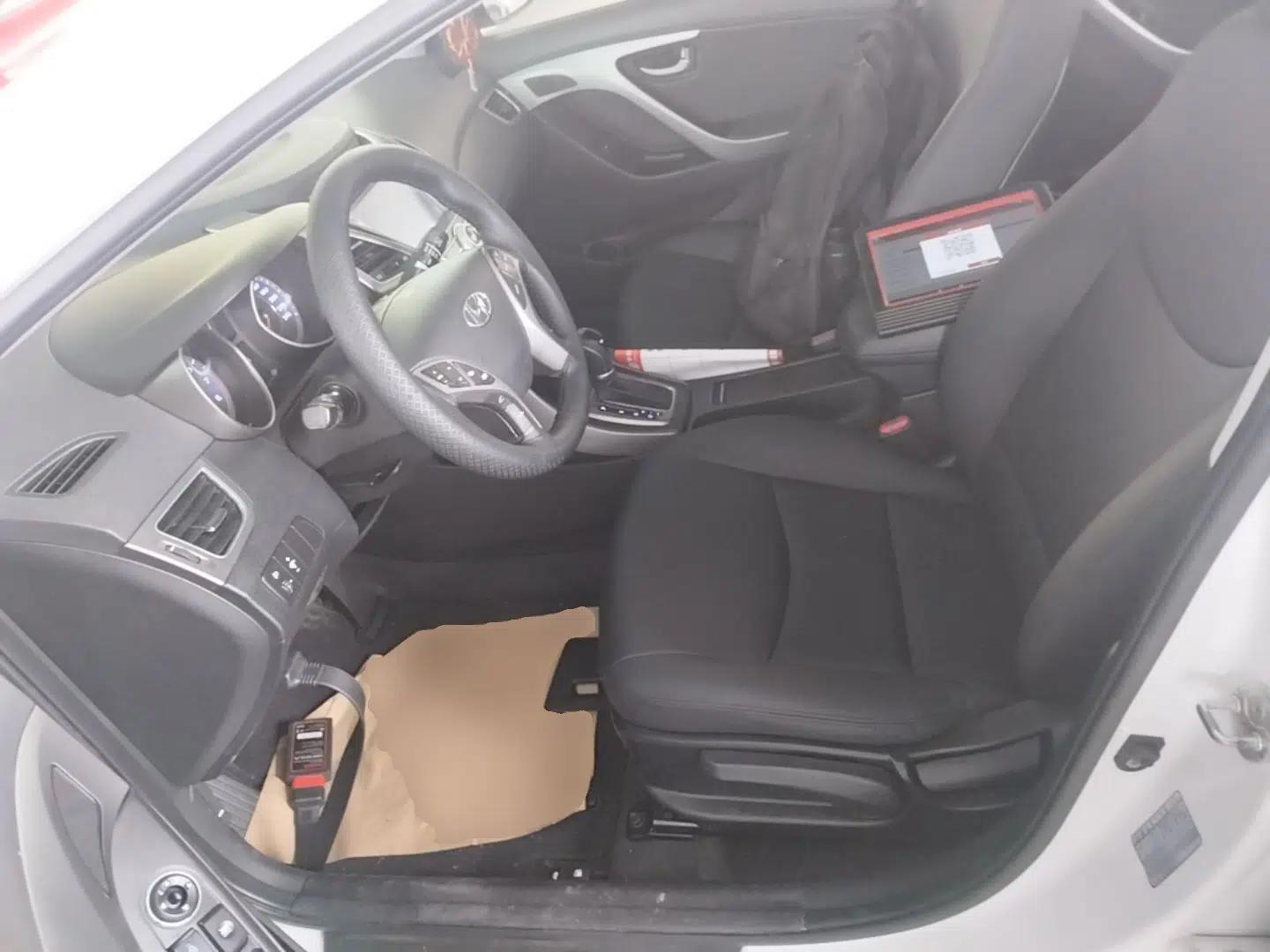 Hyundai Elantra (5th Generation / Langdong) 2015 1.6L Automatic Fashion Model — миниатюра 18
