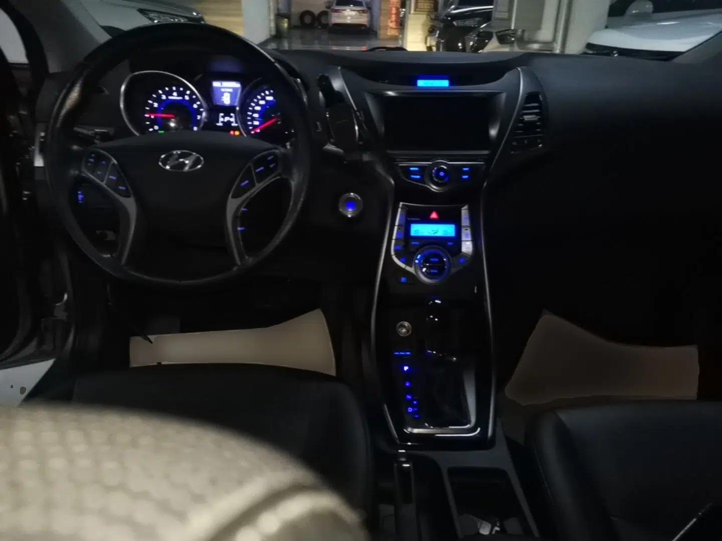 Hyundai Elantra (5th Generation / Langdong) 2013 1.6L Automatic Luxury Model — миниатюра 12