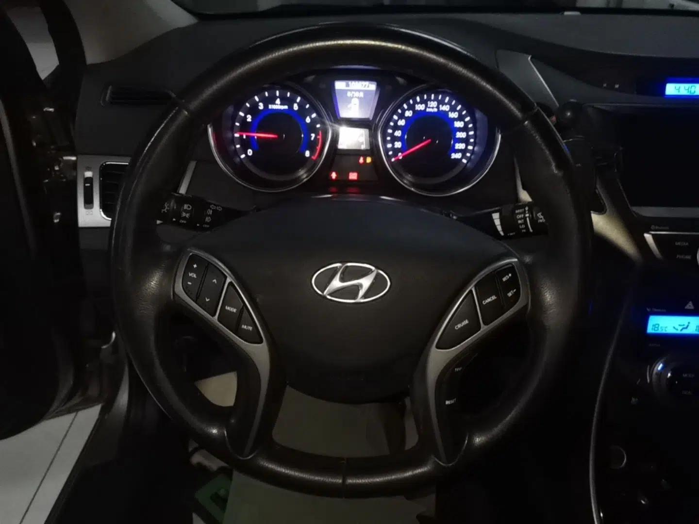 Hyundai Elantra (5th Generation / Langdong) 2013 1.6L Automatic Luxury Model — миниатюра 13