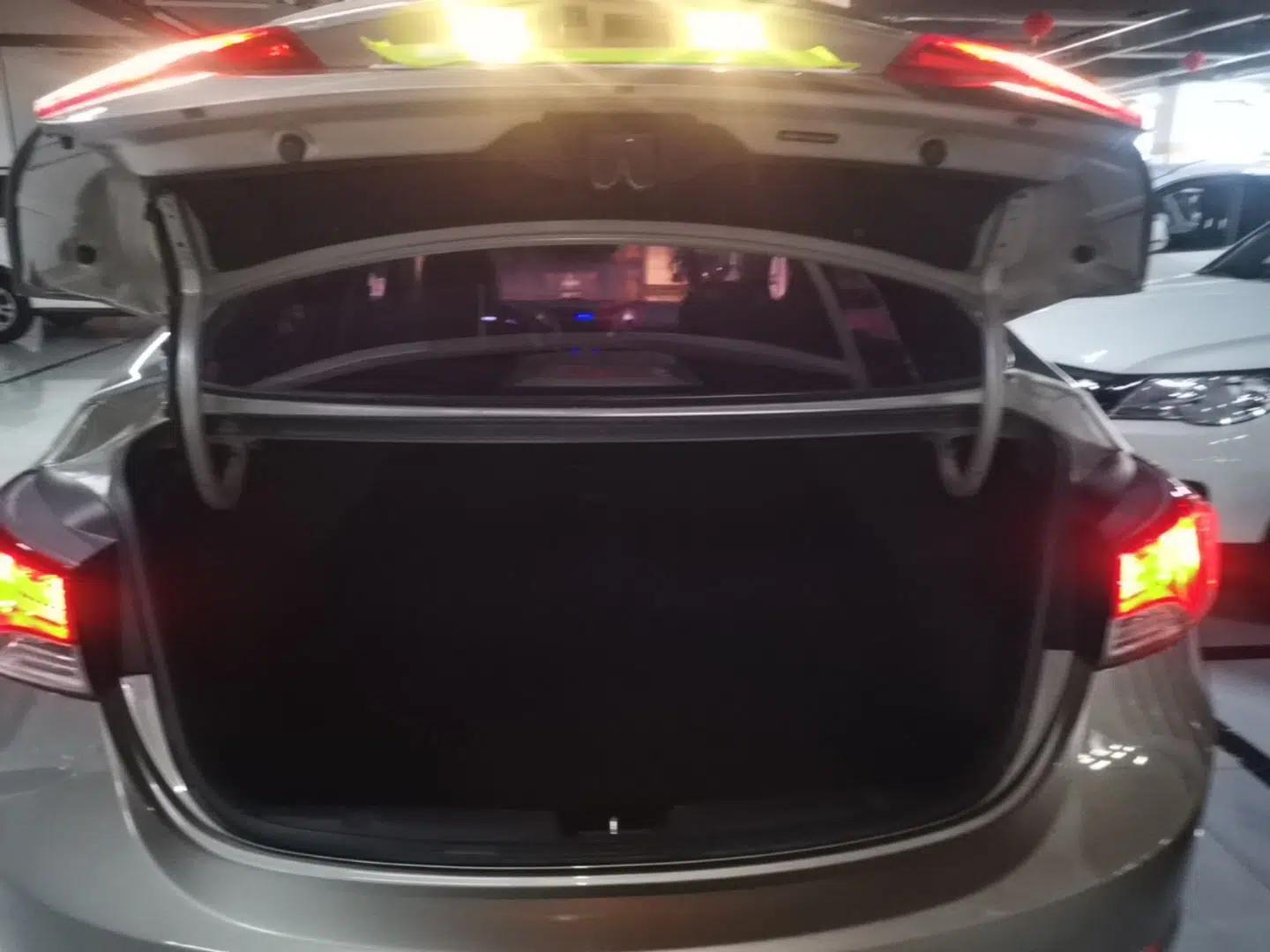 Hyundai Elantra (5th Generation / Langdong) 2013 1.6L Automatic Luxury Model — миниатюра 21