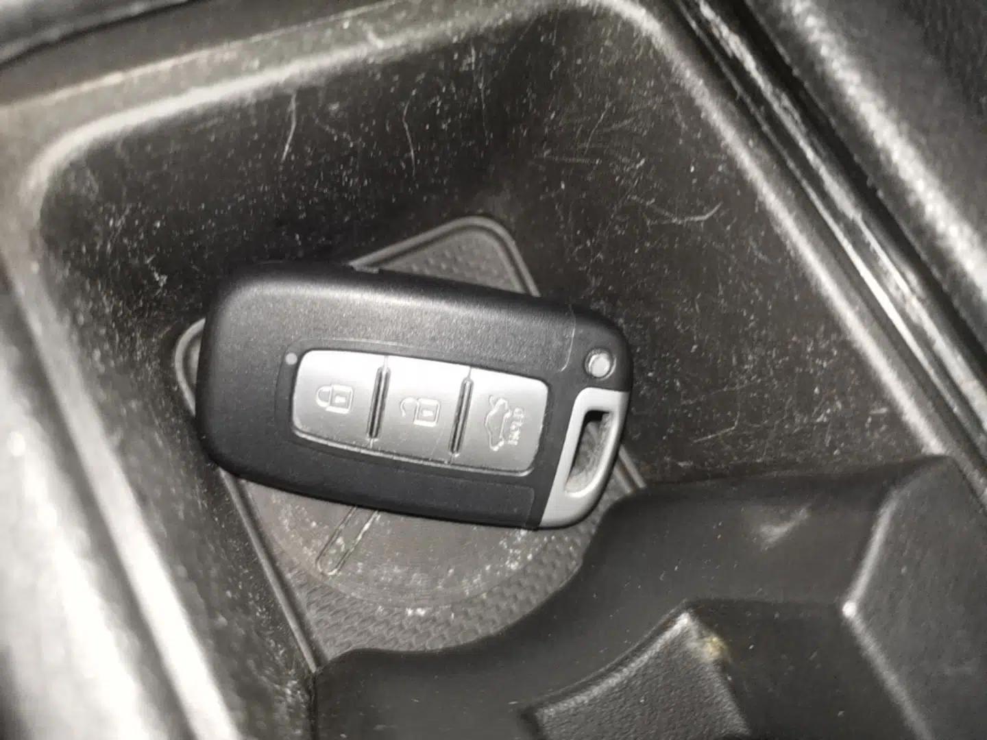 Hyundai Elantra (5th Generation / Langdong) 2013 1.6L Automatic Luxury Model — миниатюра 22