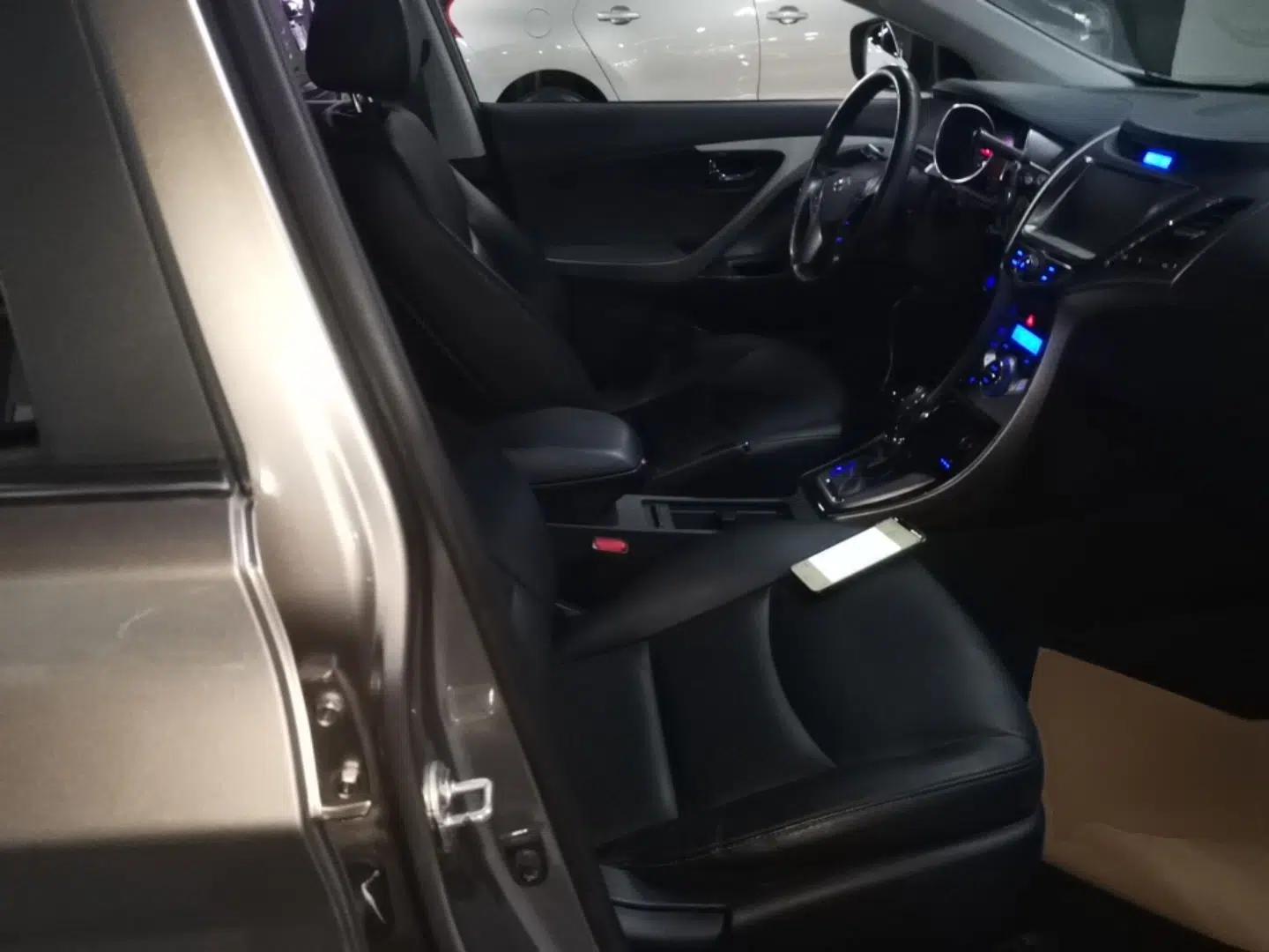 Hyundai Elantra (5th Generation / Langdong) 2013 1.6L Automatic Luxury Model — миниатюра 23