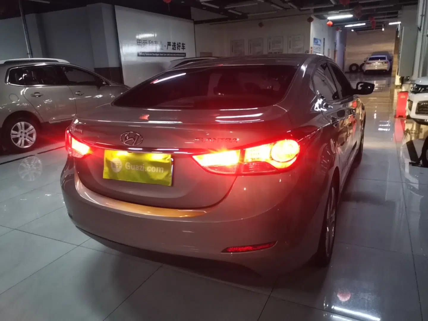 Hyundai Elantra (5th Generation / Langdong) 2013 1.6L Automatic Luxury Model — миниатюра 4