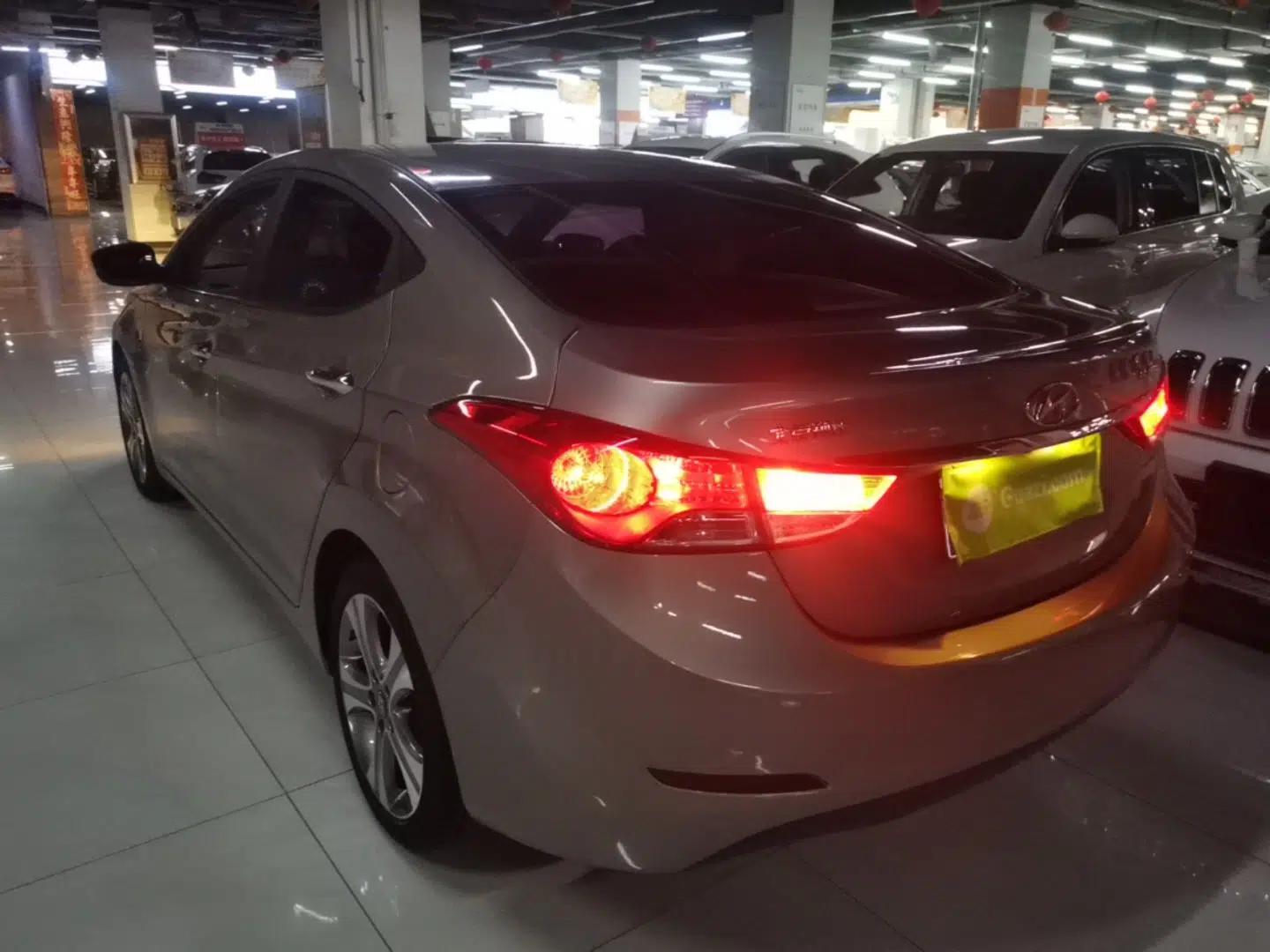 Hyundai Elantra (5th Generation / Langdong) 2013 1.6L Automatic Luxury Model — миниатюра 7