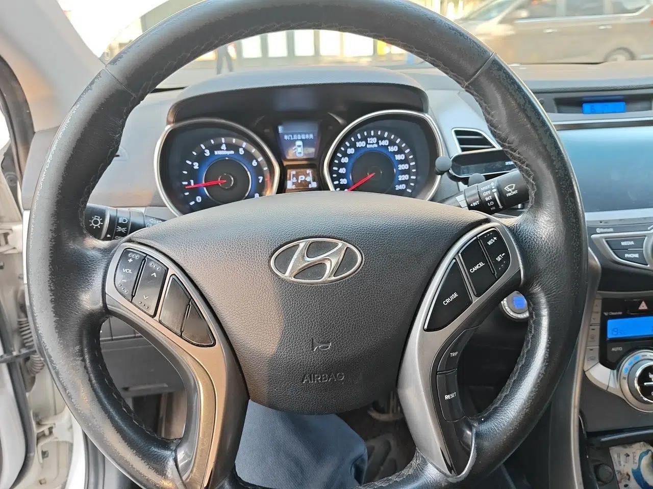 Hyundai Elantra (5th Generation / Langdong) 2013 1.6L Automatic Luxury Model — миниатюра 11
