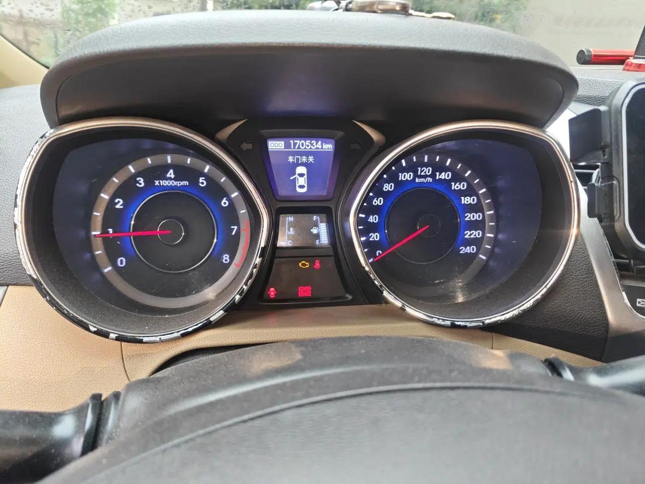 Hyundai Elantra (5th Generation / Langdong) 2012 1.6L Manual Leading Model — миниатюра 12
