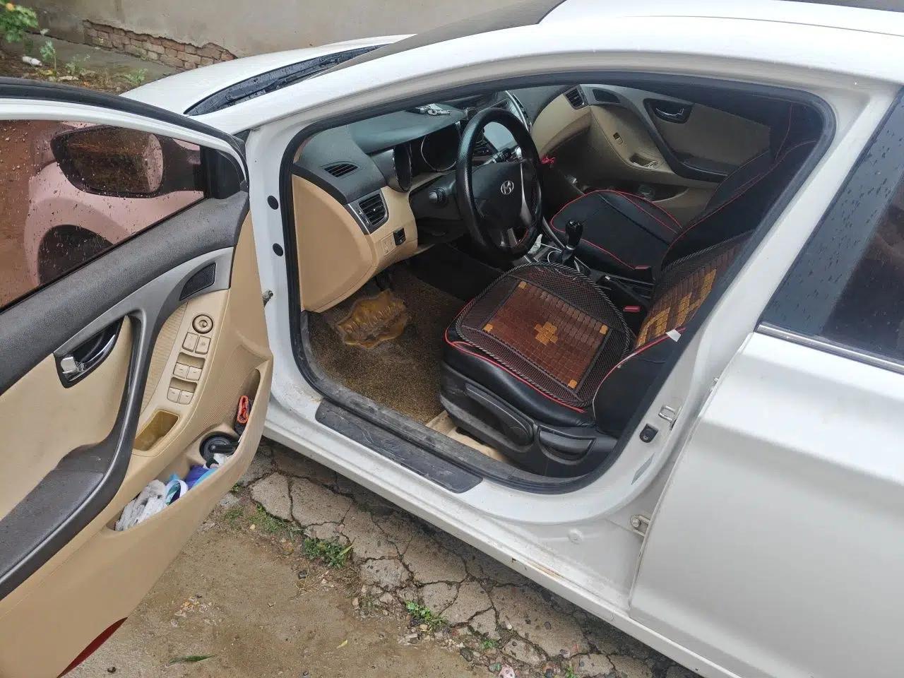 Hyundai Elantra (5th Generation / Langdong) 2012 1.6L Manual Leading Model — миниатюра 17