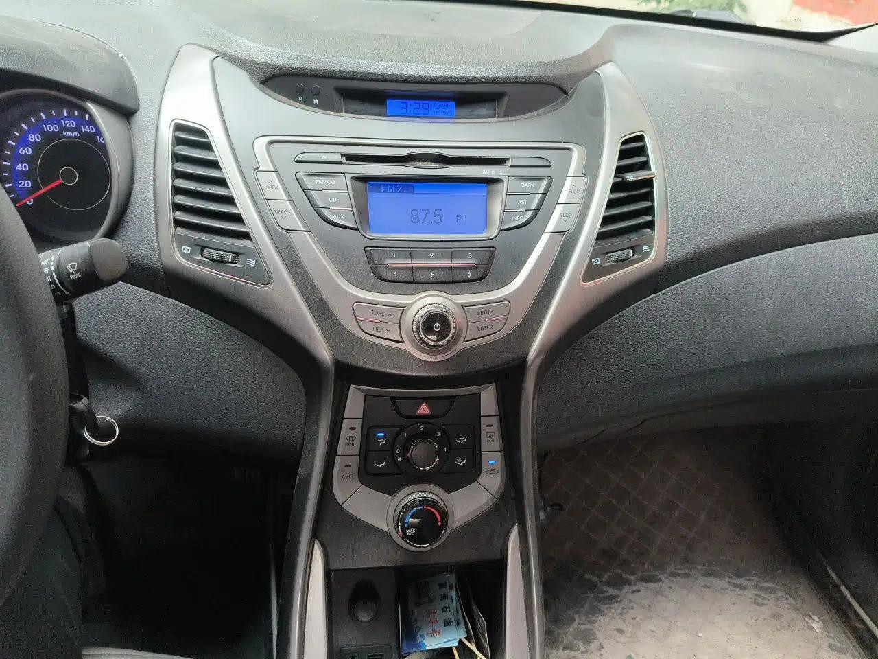 Hyundai Elantra (5th Generation / Langdong) 2012 1.6L Manual Fashion Edition — миниатюра 14