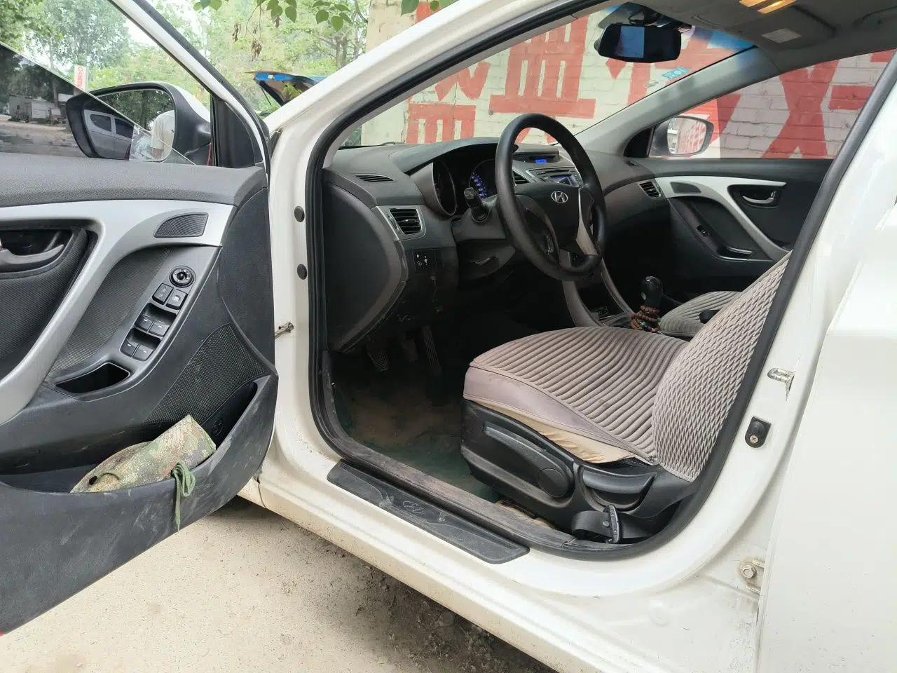 Hyundai Elantra (5th Generation / Langdong) 2012 1.6L Manual Fashion Edition — миниатюра 17