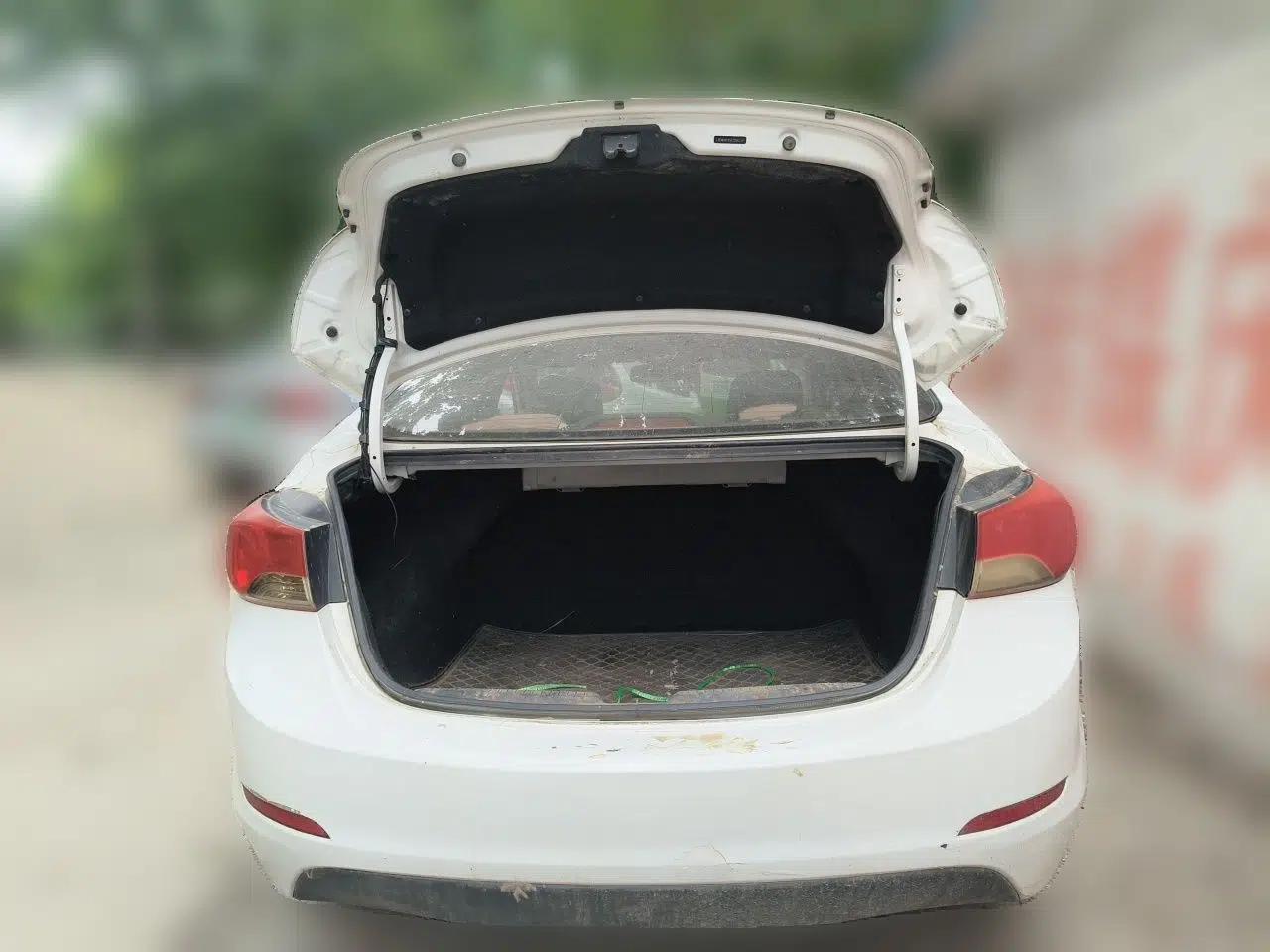 Hyundai Elantra (5th Generation / Langdong) 2012 1.6L Manual Fashion Edition — миниатюра 20