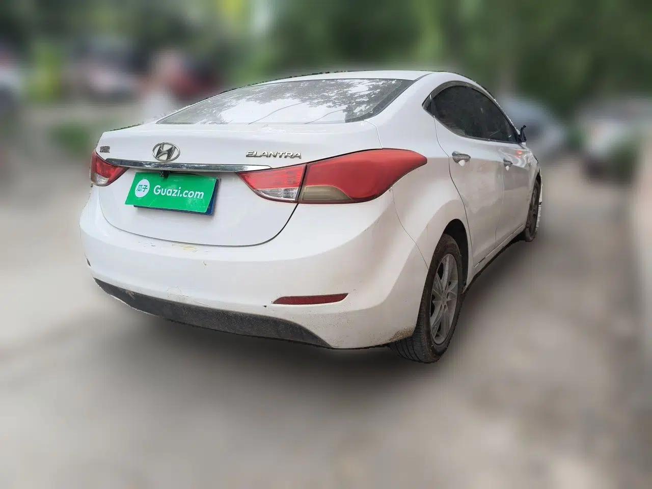 Hyundai Elantra (5th Generation / Langdong) 2012 1.6L Manual Fashion Edition — миниатюра 6
