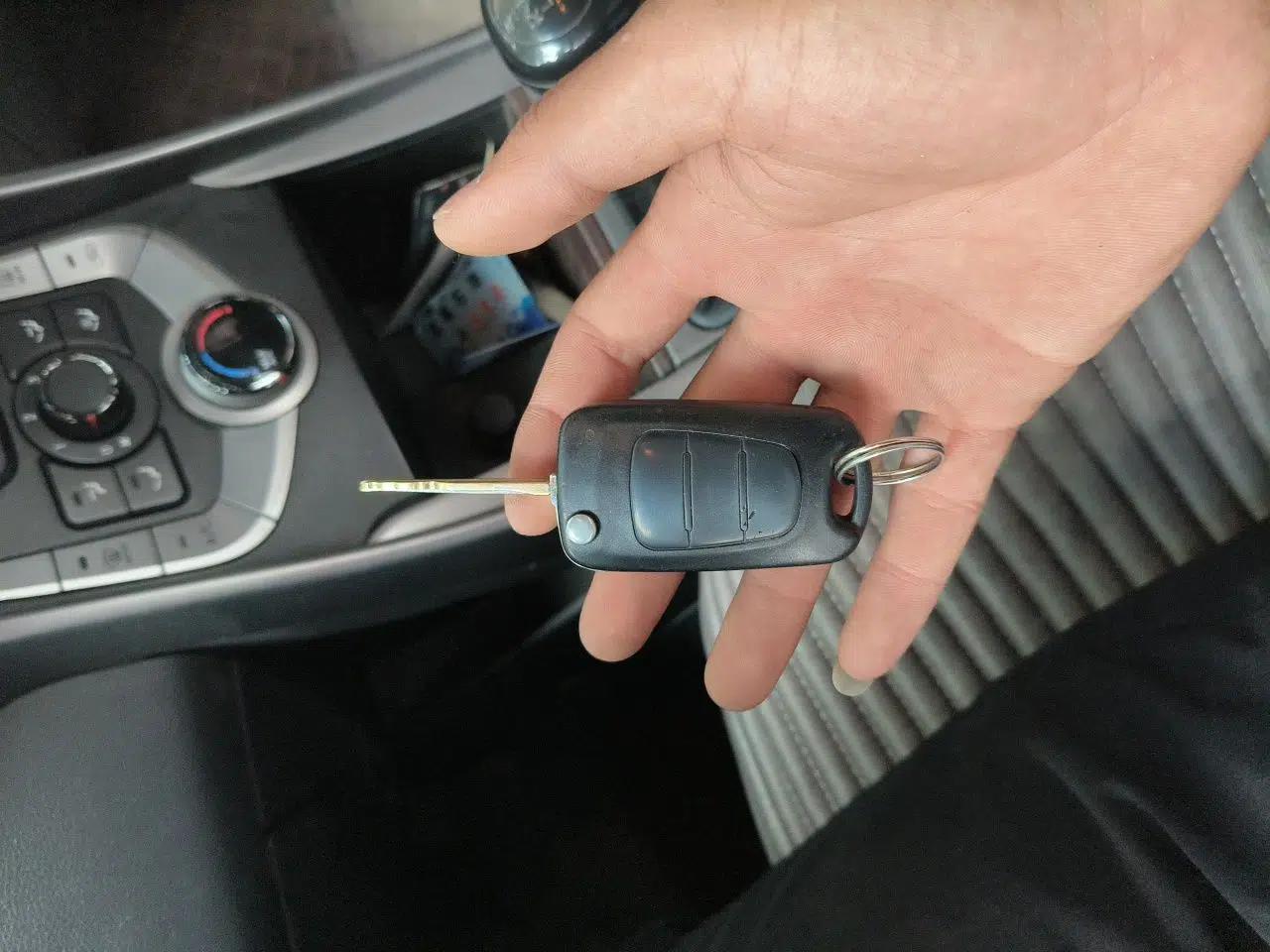 Hyundai Elantra (5th Generation / Langdong) 2012 1.6L Manual Fashion Edition — миниатюра 9