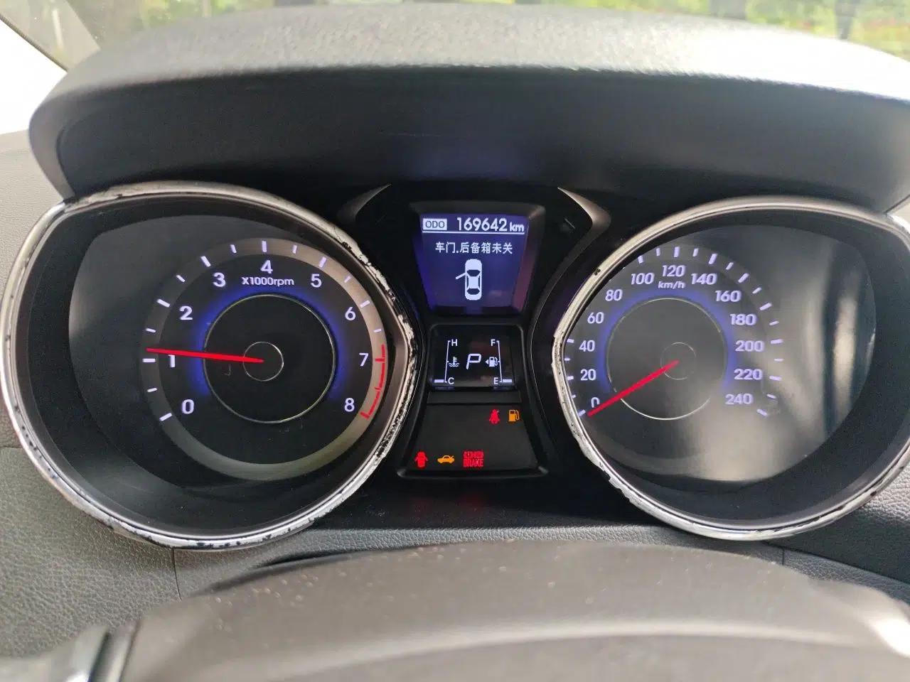 Hyundai Elantra (5th Generation / Langdong) 2013 1.6L Automatic Leading Model — миниатюра 12