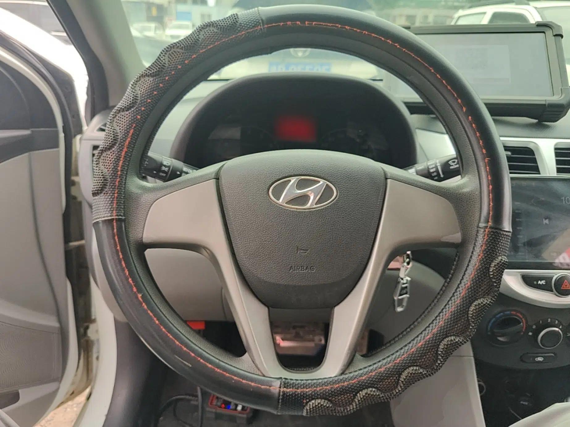 Hyundai Verna (older generation) 2016 1.4L Automatic Smart GLS — миниатюра 14