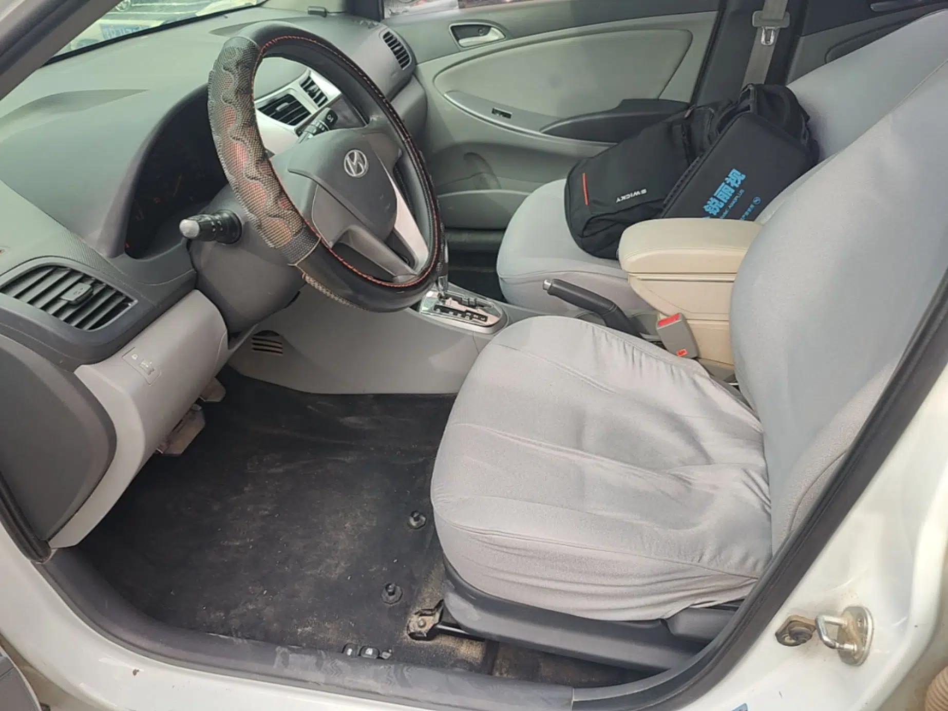 Hyundai Verna (older generation) 2016 1.4L Automatic Smart GLS — миниатюра 18