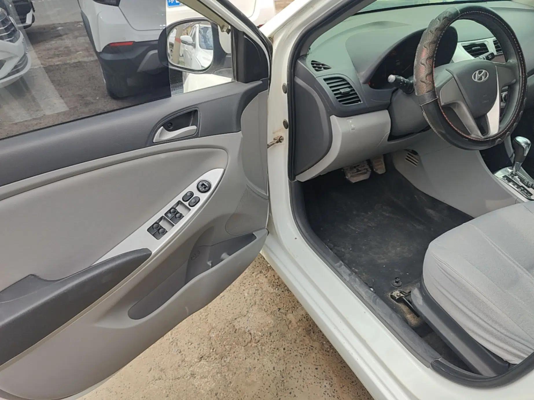 Hyundai Verna (older generation) 2016 1.4L Automatic Smart GLS — миниатюра 19