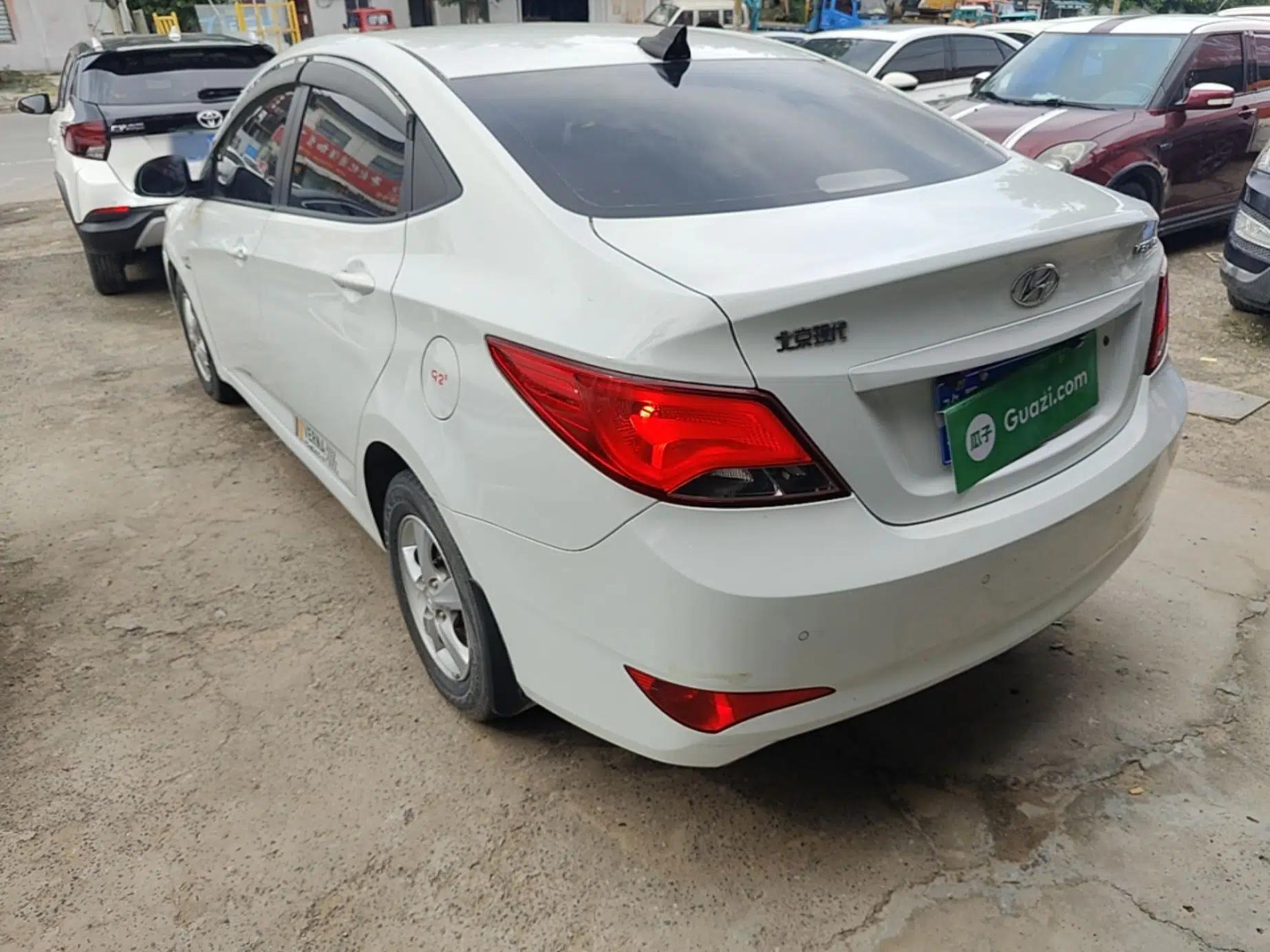 Hyundai Verna (older generation) 2016 1.4L Automatic Smart GLS — миниатюра 4