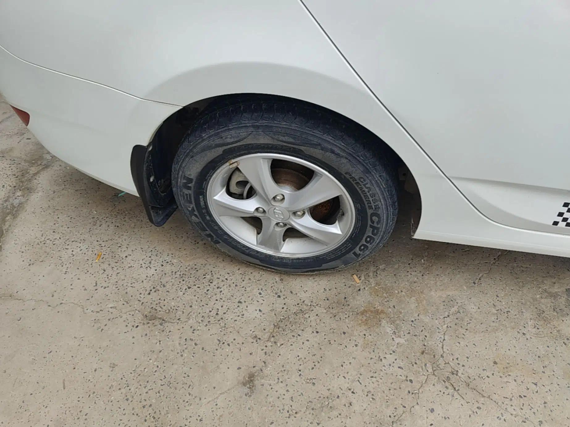 Hyundai Verna (older generation) 2016 1.4L Automatic Smart GLS — миниатюра 10