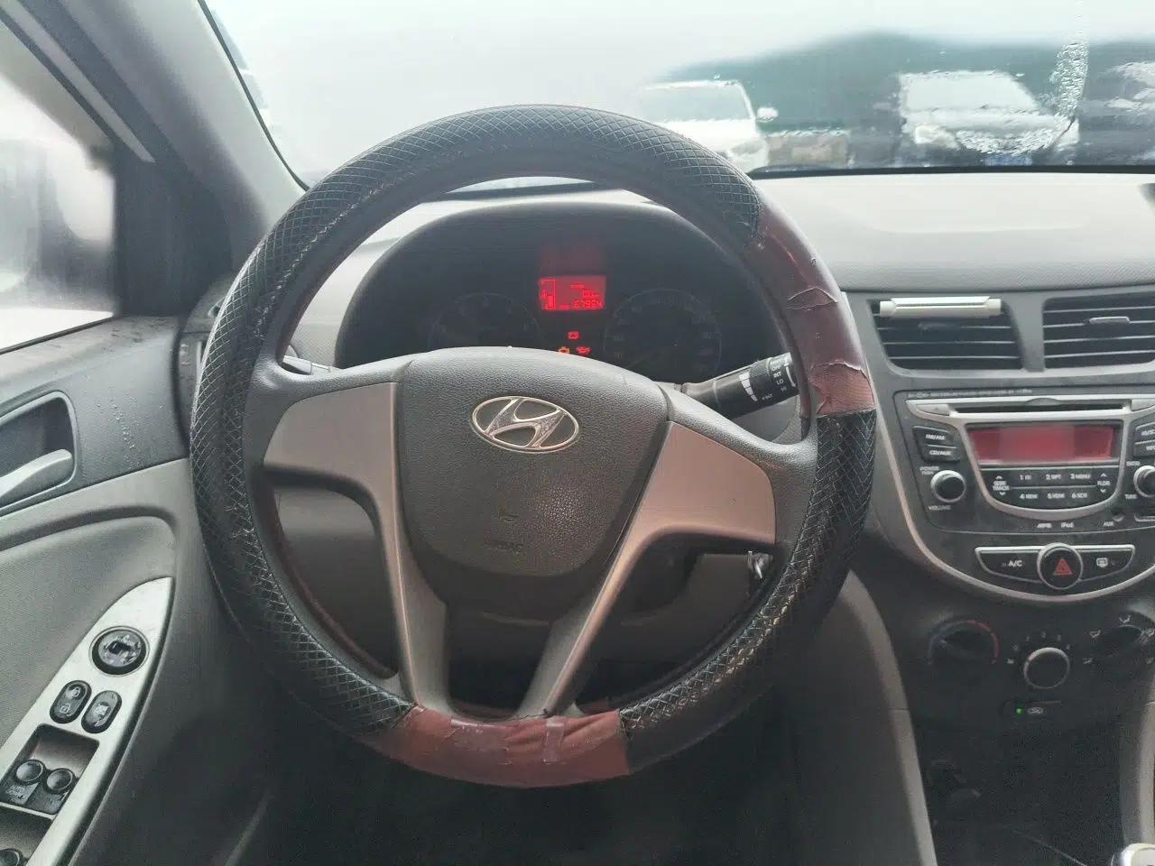 Hyundai Verna (older generation) 2014 1.4L Manual Smart GLS Trim — миниатюра 11