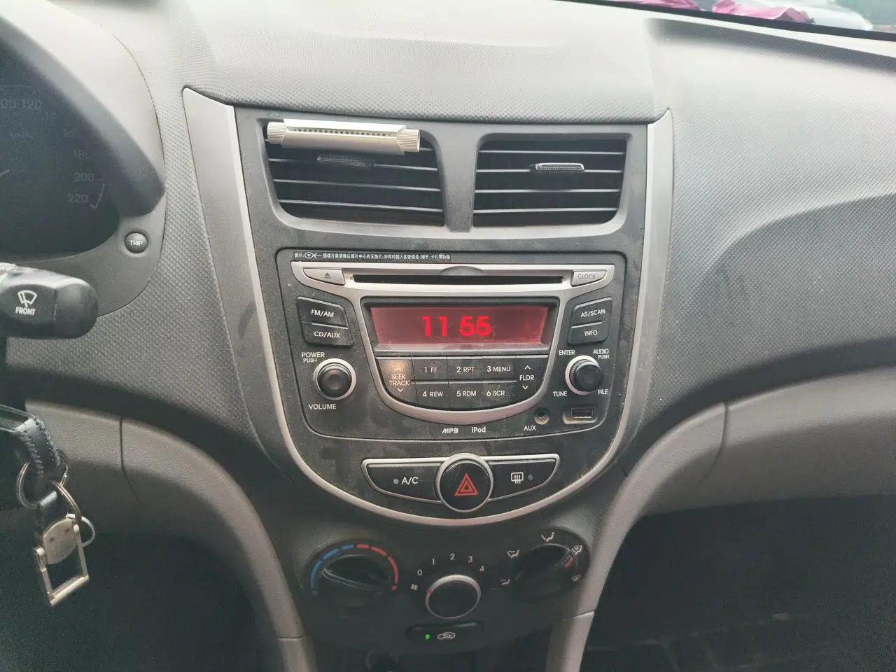 Hyundai Verna (older generation) 2014 1.4L Manual Smart GLS Trim — миниатюра 14