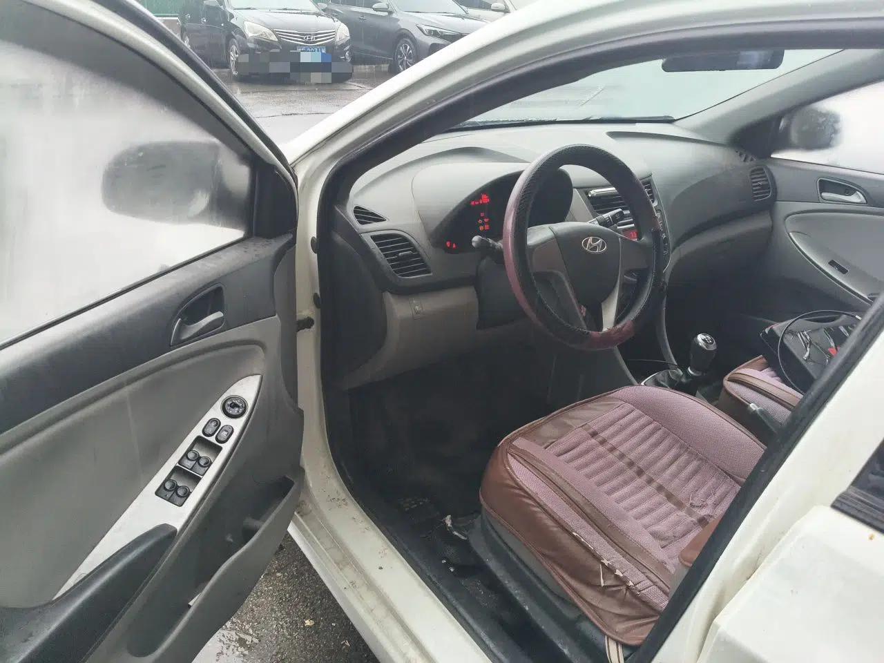 Hyundai Verna (older generation) 2014 1.4L Manual Smart GLS Trim — миниатюра 17