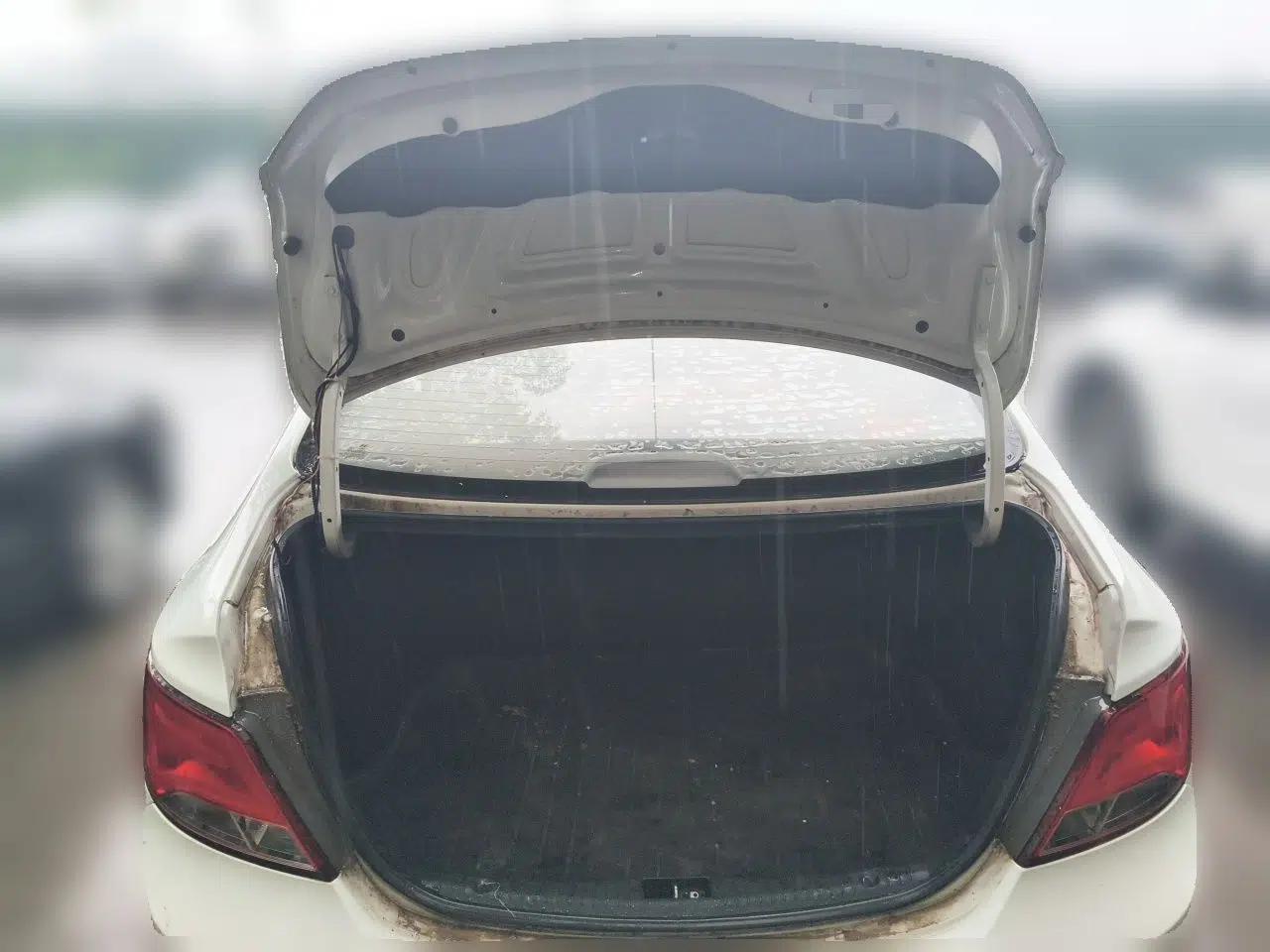 Hyundai Verna (older generation) 2014 1.4L Manual Smart GLS Trim — миниатюра 20