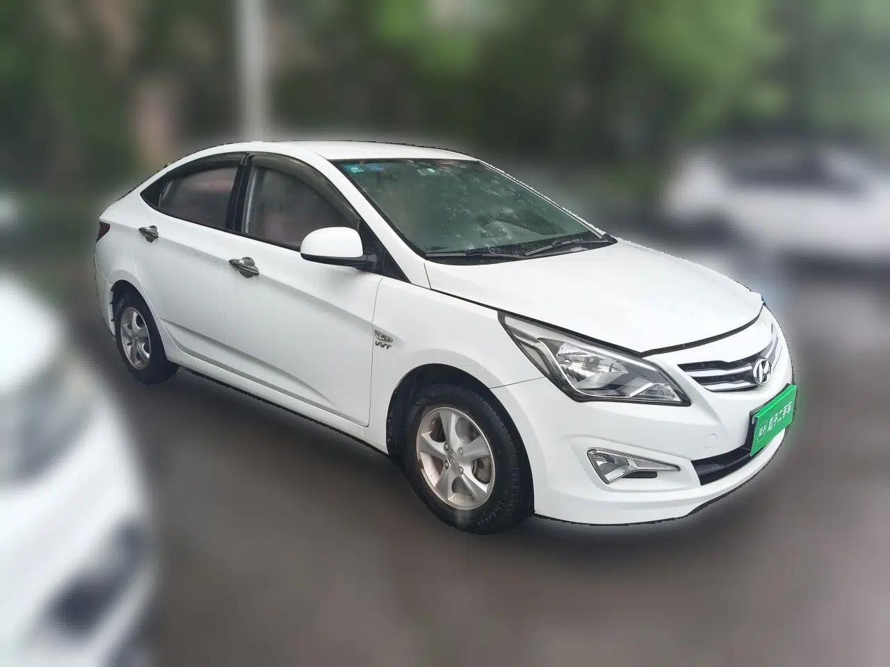 Hyundai Verna (older generation) 2014 1.4L Manual Smart GLS Trim — миниатюра 3