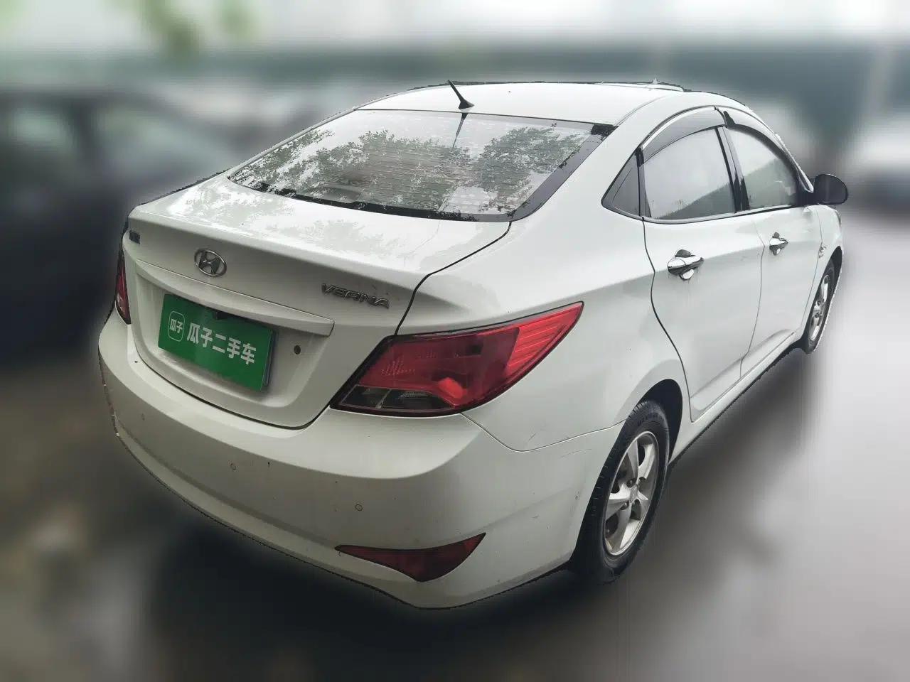 Hyundai Verna (older generation) 2014 1.4L Manual Smart GLS Trim — миниатюра 6
