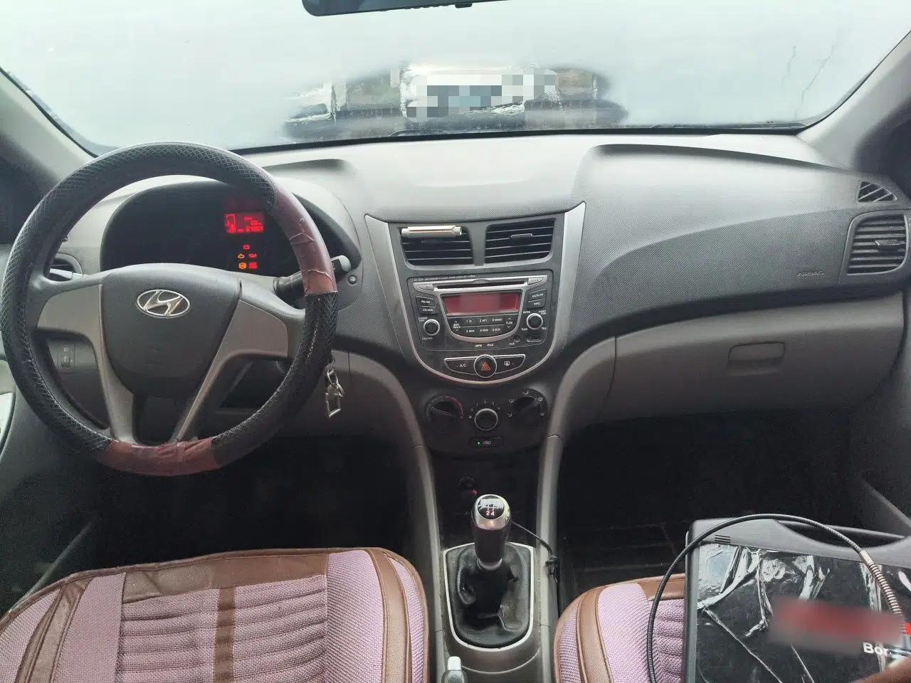 Hyundai Verna (older generation) 2014 1.4L Manual Smart GLS Trim — миниатюра 10