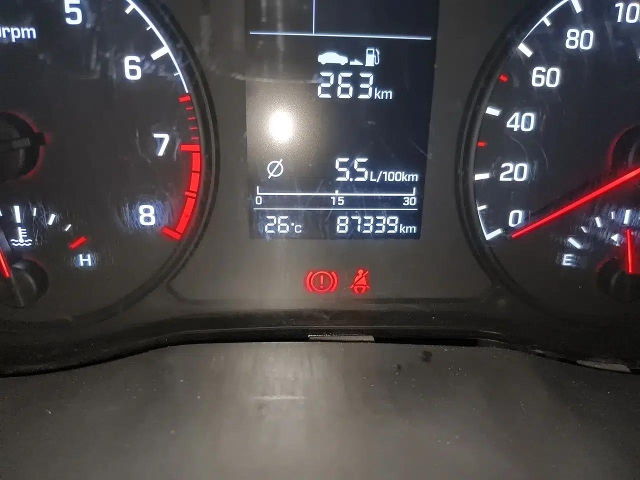 Hyundai Verna (new generation) 2016 1.4L Manual Cool Edition GLS — миниатюра 13