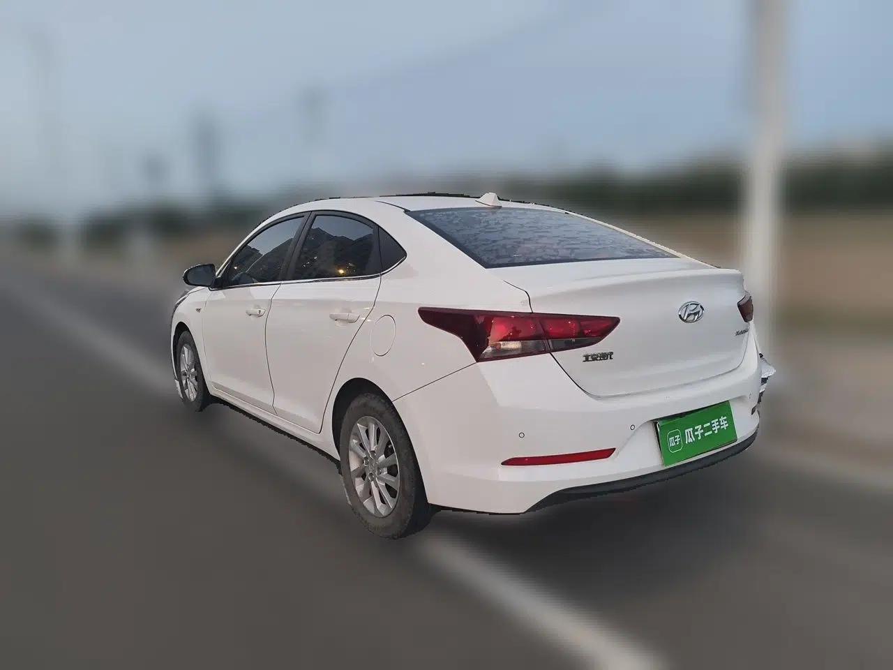 Hyundai Verna (new generation) 2016 1.4L Manual Cool Edition GLS — миниатюра 4