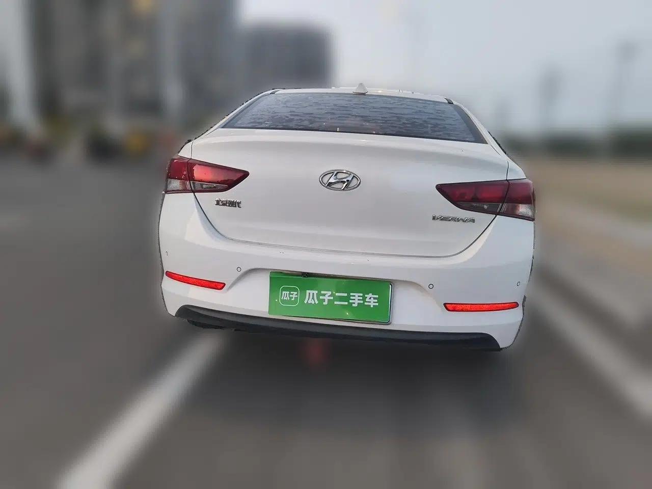Hyundai Verna (new generation) 2016 1.4L Manual Cool Edition GLS — миниатюра 5