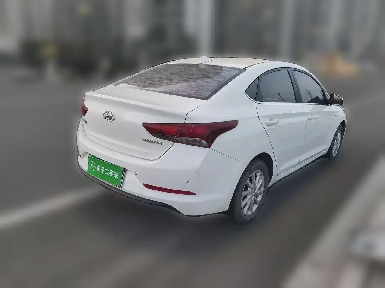 Hyundai Verna (new generation) 2016 1.4L Manual Cool Edition GLS — миниатюра 6