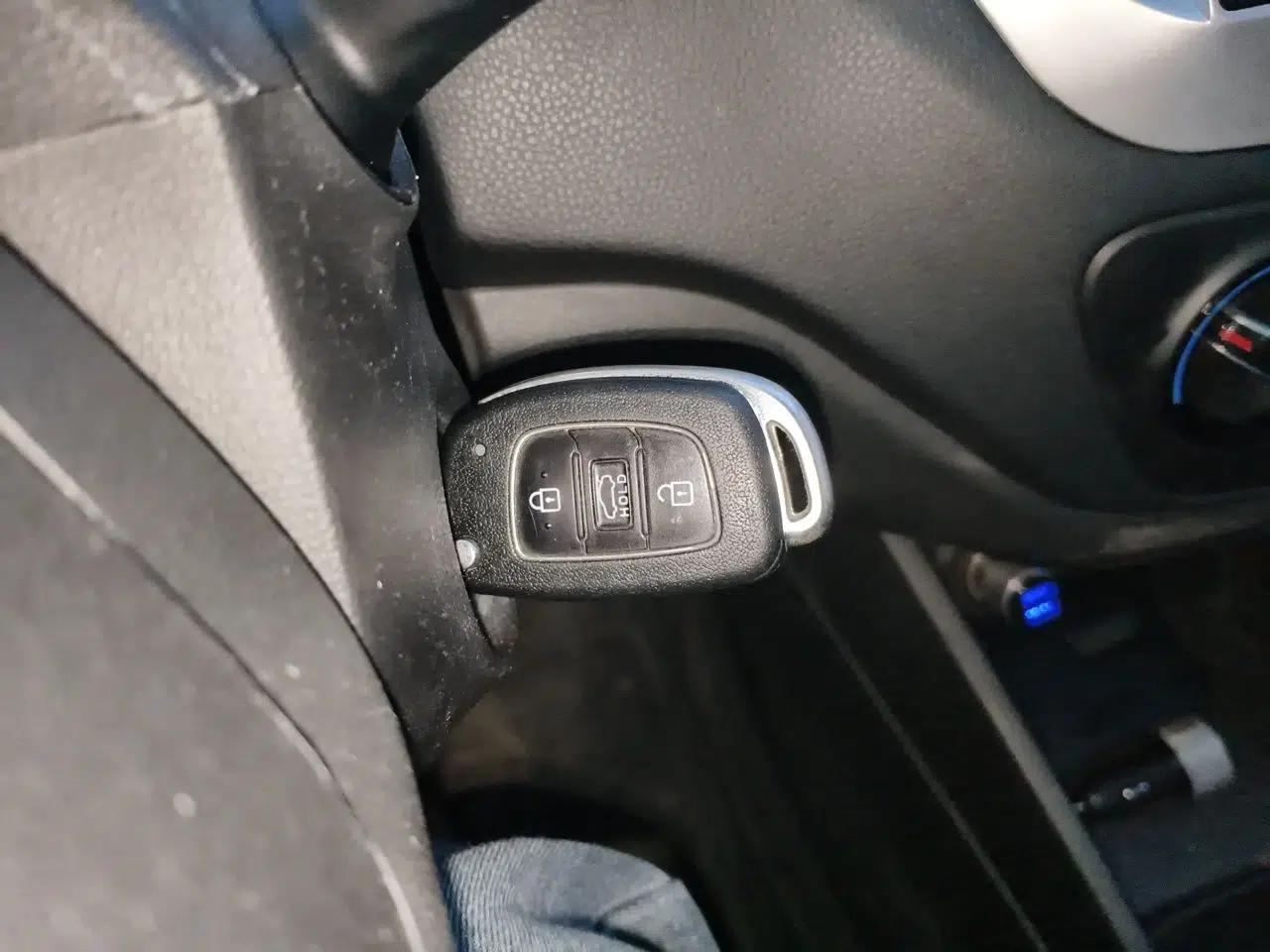 Hyundai Verna (new generation) 2016 1.4L Manual Cool Edition GLS — миниатюра 9