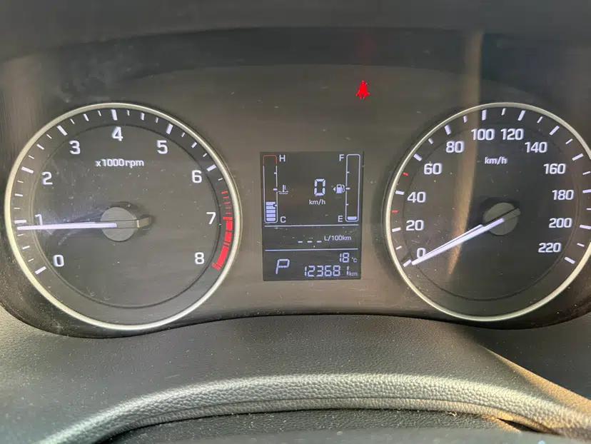 Hyundai ix25 2015 1.6L Automatic Two-Wheel Drive Smart GLS Trim — миниатюра 10
