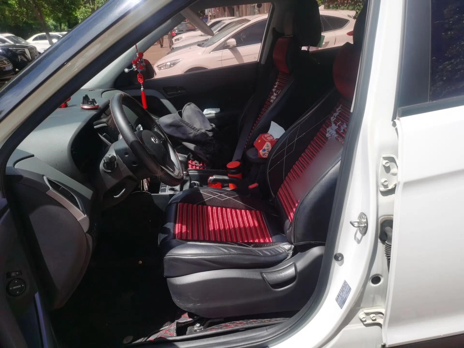 Hyundai ix25 2017 1.6L Manual Fashion Model — миниатюра 16