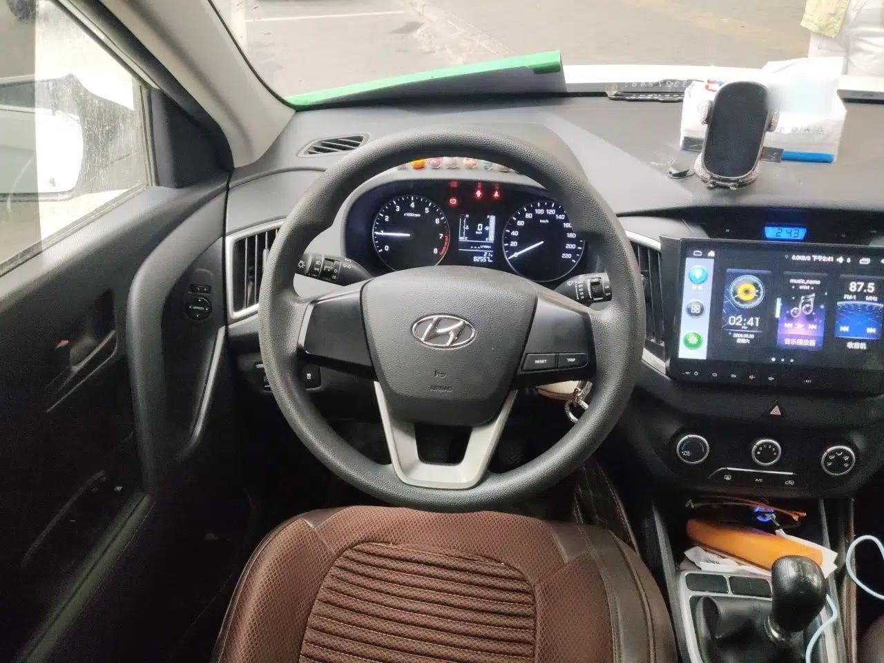 Hyundai ix25 2015 1.6L Manual Two-Wheel Drive Fashionable GS Model — миниатюра 11