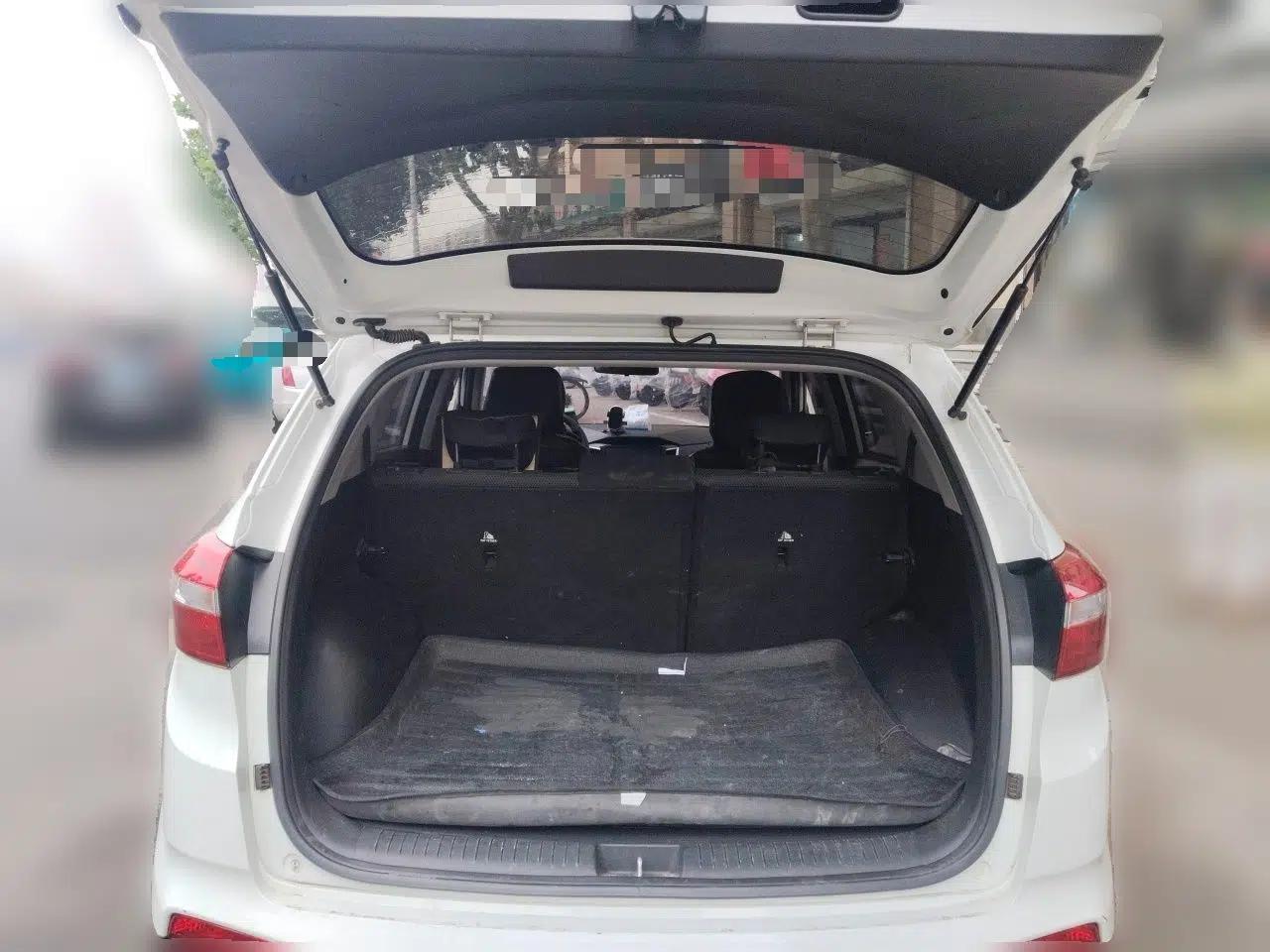 Hyundai ix25 2015 1.6L Manual Two-Wheel Drive Fashionable GS Model — миниатюра 20