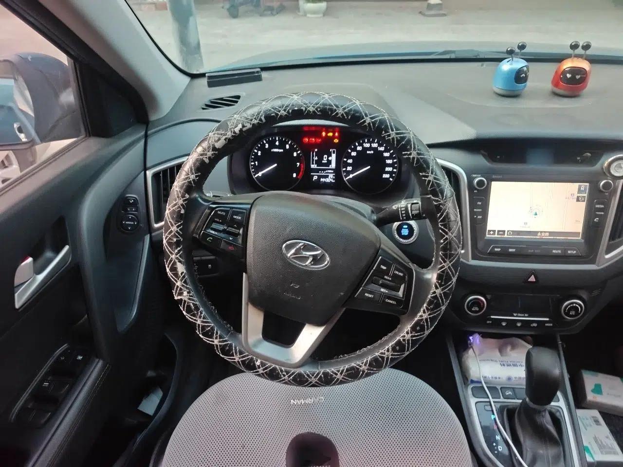 Hyundai ix25 2015 1.6L Automatic Two-Wheel-Drive Deluxe DLX Model — миниатюра 11