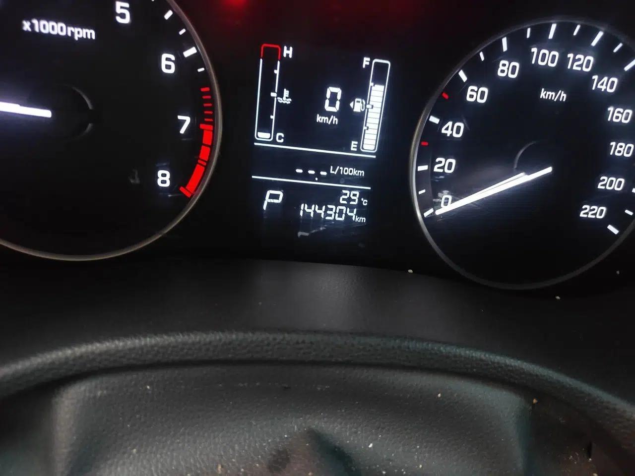 Hyundai ix25 2015 1.6L Automatic Two-Wheel-Drive Deluxe DLX Model — миниатюра 13