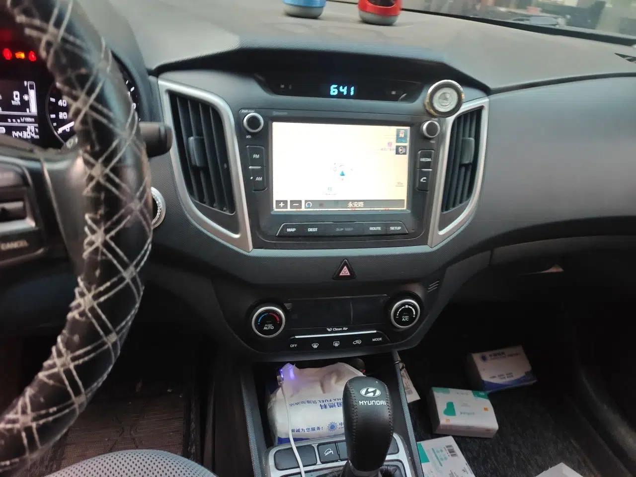 Hyundai ix25 2015 1.6L Automatic Two-Wheel-Drive Deluxe DLX Model — миниатюра 14